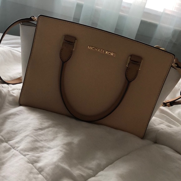 Michael Kors Purse - Picture 1 of 1